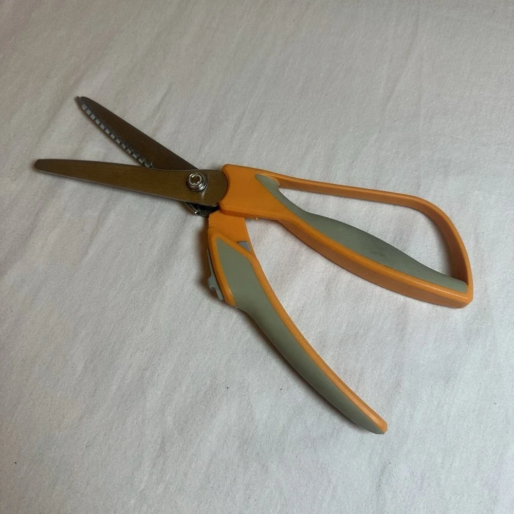 Fiskars Softouch Pinking Shears Scissors Spring Action Soft Touch Pre-owned - Picture 6 of 6